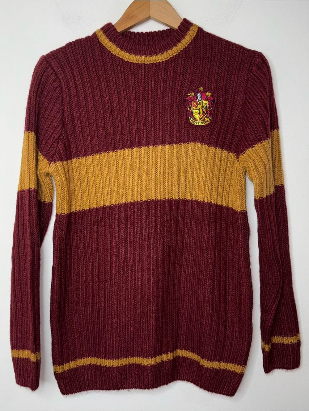 The Wizarding World of Harry Potter Gryffindor Patch Sweater Size XS NEW